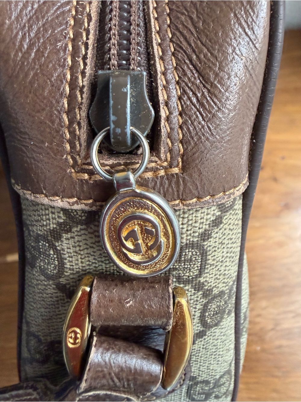 Vintage GUCCI 1980’s Accessory Collection GG Supreme Web Camera Bag. - Picture 16 of 16